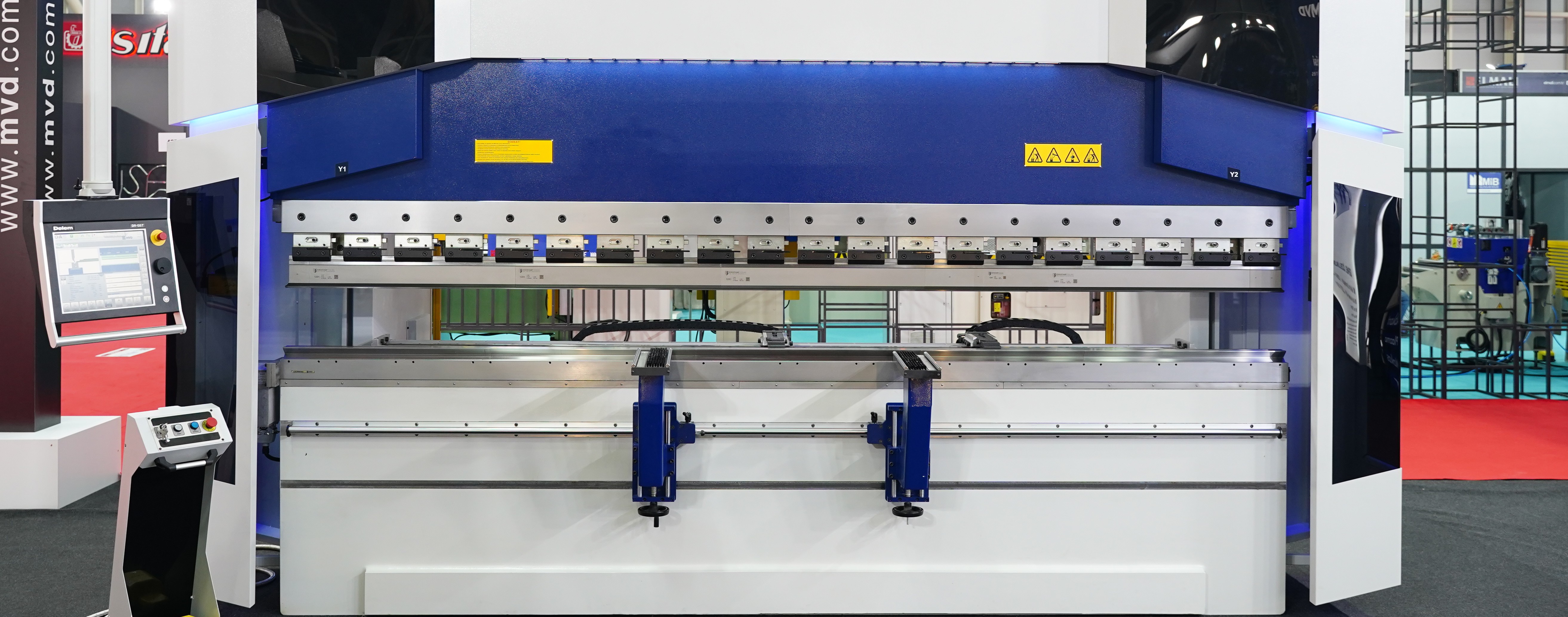 Why Press Brake Angles Change From the Center to the Ends of a Long Bend
